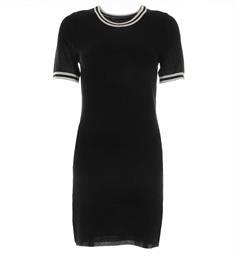 Zwarte jurk met korte mouwen zwarte-jurk-met-korte-mouwen-04_14