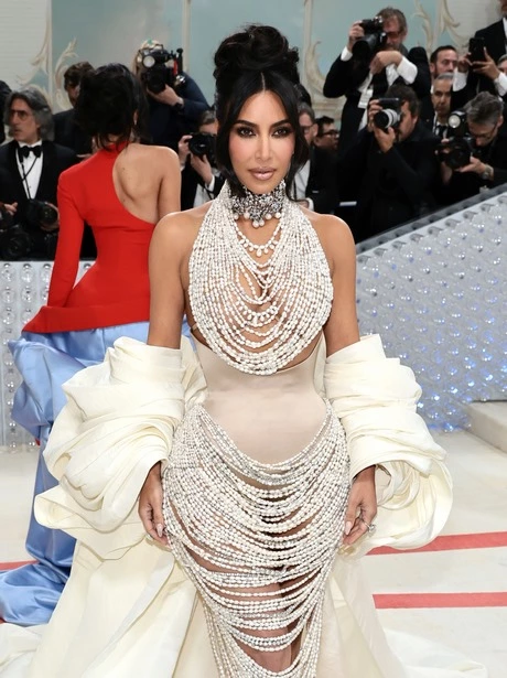 Kim kardashian 2023 Met gala kim-kardashian-2023-met-gala-96_9-14