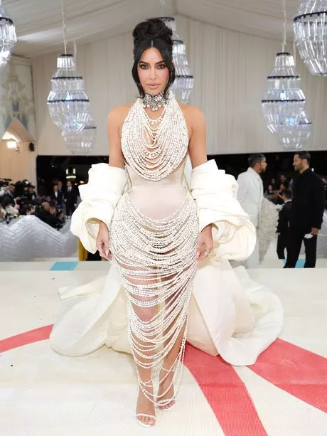 Kim kardashian Met gala 2023 jurk kim-kardashian-met-gala-2023-jurk-92-2