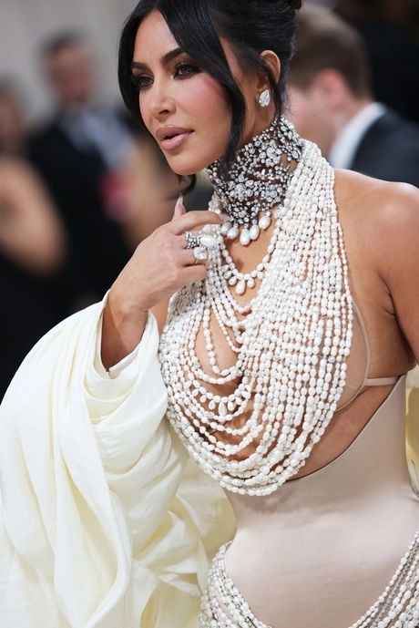 Kim kardashian Met gala 2023 jurk kim-kardashian-met-gala-2023-jurk-92_2-7