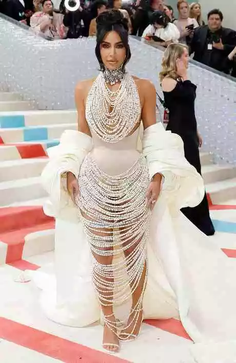 Kim kardashian Met gala 2023 jurk kim-kardashian-met-gala-2023-jurk-92_4-10
