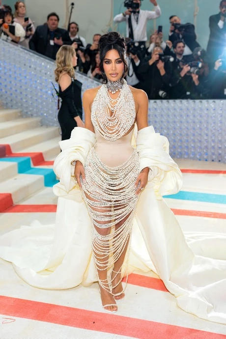 Kim kardashian Met gala 2023 jurk kim-kardashian-met-gala-2023-jurk-92_8-14
