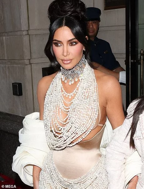 Kim kardashian met gala jurk 2023 kim-kardashian-met-gala-jurk-2023-51_9-15