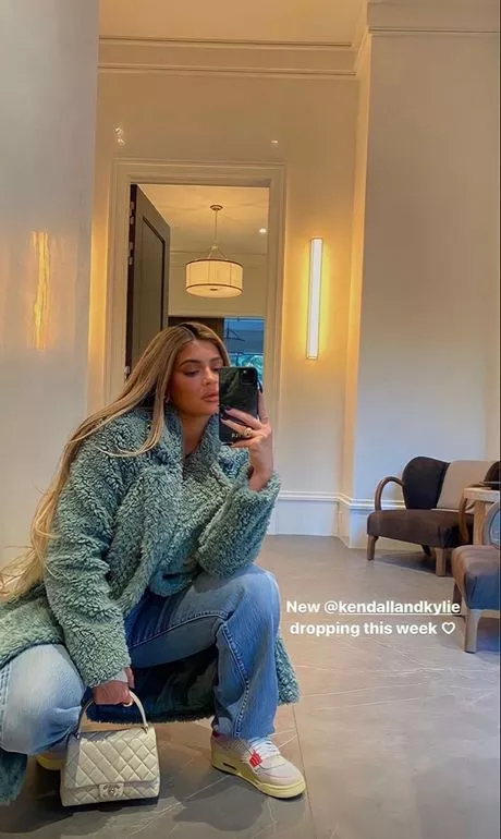 Kylie jenner casual outfits 2023 kylie-jenner-casual-outfits-2023-70_17-9