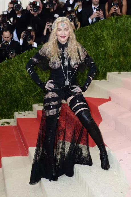 Madonna 2023 met gala jurk madonna-2023-met-gala-jurk-87_10-2