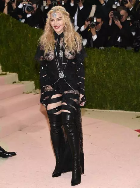 Madonna 2023 met gala jurk madonna-2023-met-gala-jurk-87_8-14