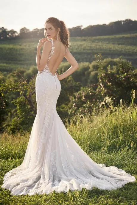 Mooie jurken om te dragen naar een bruiloft 2023 mooie-jurken-om-te-dragen-naar-een-bruiloft-2023-96_7-13