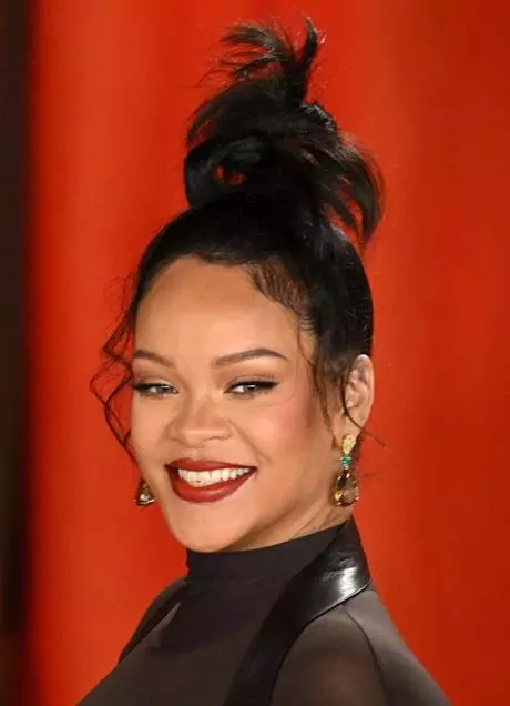 Rihanna 2023 cfda jurk rihanna-2023-cfda-jurk-71_13-5