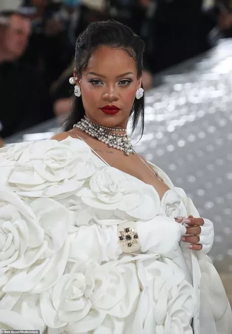 Rihanna 2023 jurk rihanna-2023-jurk-46_10-3