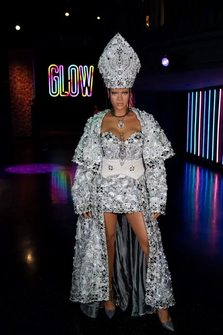 Rihanna 2023 met gala jurk rihanna-2023-met-gala-jurk-04_7-13