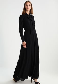 Zwarte lange jurk met korte mouw zwarte-lange-jurk-met-korte-mouw-09_8