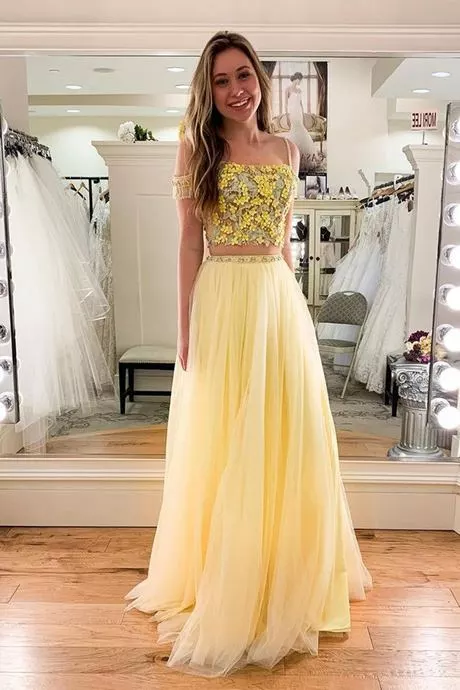 Gele prom dresses 2024 geel-prom-dresses-2024-88_12-4