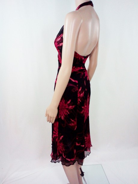 Zwarte jurk met rode bloemen zwarte-jurk-met-rode-bloemen-34_17