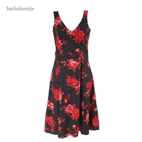 Zwarte jurk met rode bloemen zwarte-jurk-met-rode-bloemen-34_4