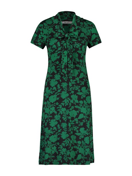 Groene jurk met bloemen groene-jurk-met-bloemen-27_15