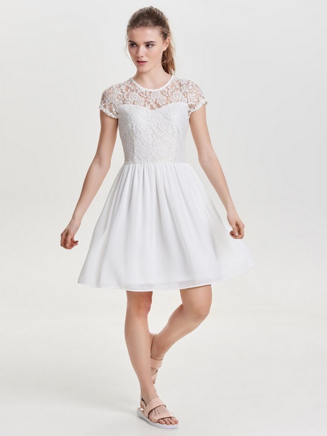 Wit kant jurkje met korte mouwtjes wit-kant-jurkje-met-korte-mouwtjes-70_17