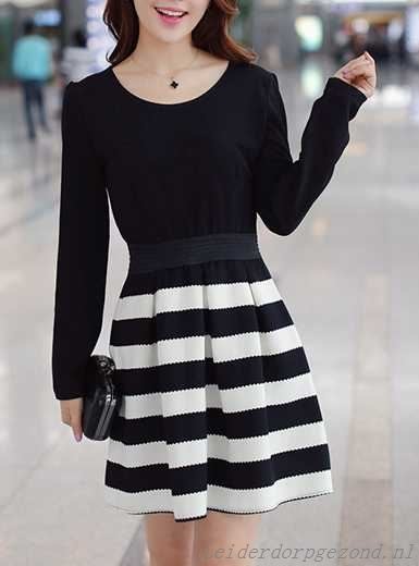 Zwart met wit gestreepte jurk zwart-met-wit-gestreepte-jurk-44_15