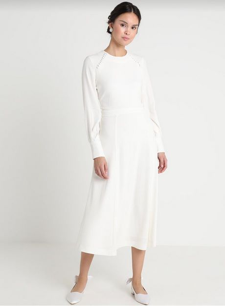 Witte jurk met knopen