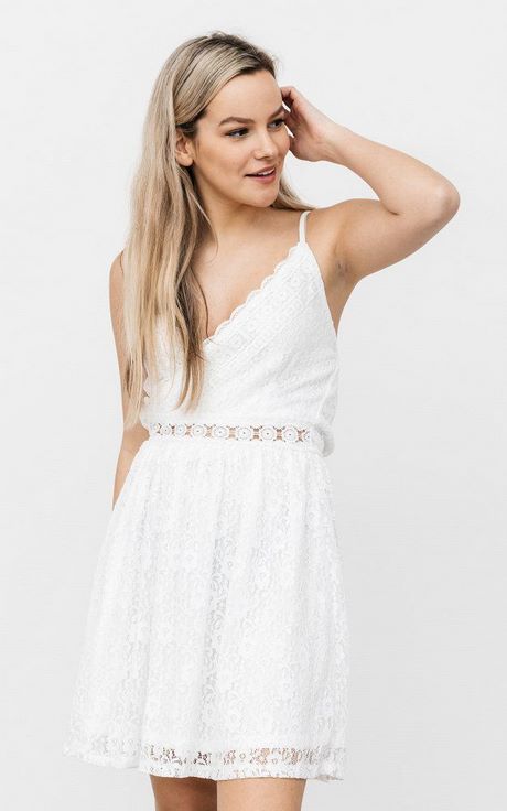 Witte jurk met knopen