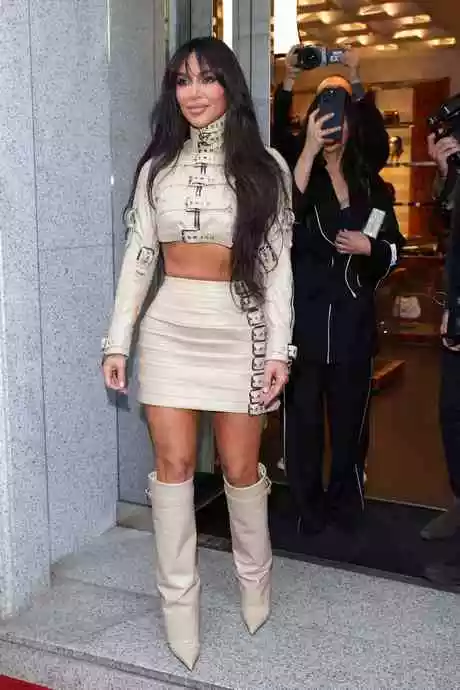 Kim kardashian casual outfits 2023 kim-kardashian-casual-outfits-2023-31_8-19