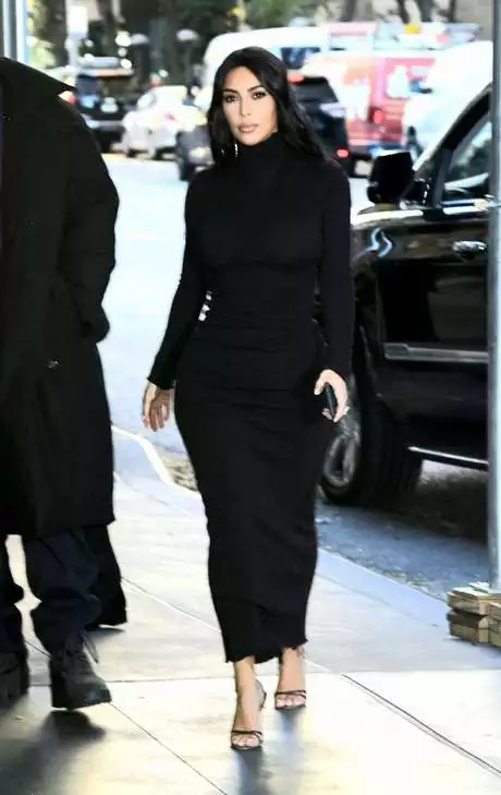 Kim kardashian zwarte jurk 2023 kim-kardashian-zwarte-jurk-2023-56-2