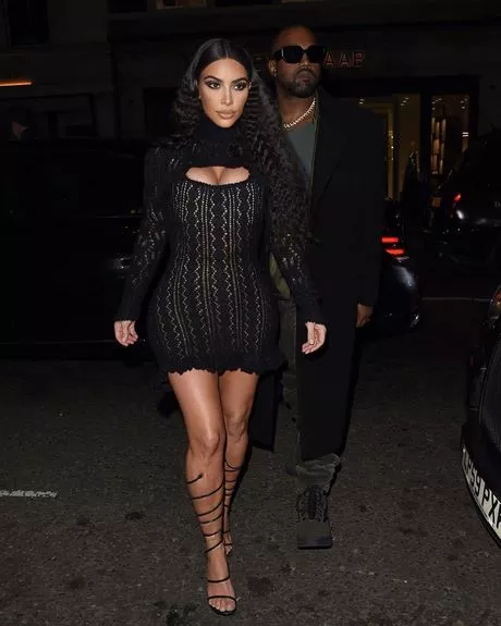 Kim kardashian zwarte jurk 2023 kim-kardashian-zwarte-jurk-2023-56_8-18
