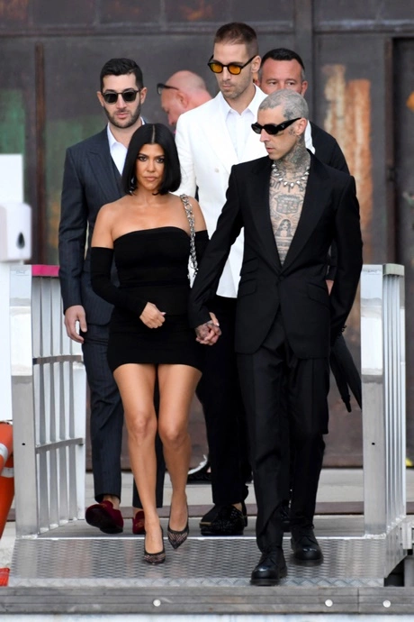 Kim kardashian zwarte jurk 2023 kim-kardashian-zwarte-jurk-2023-56_9-19
