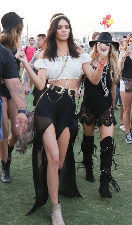 Kylie jenner coachella outfit 2023 kylie-jenner-coachella-outfit-2023-54_7-13