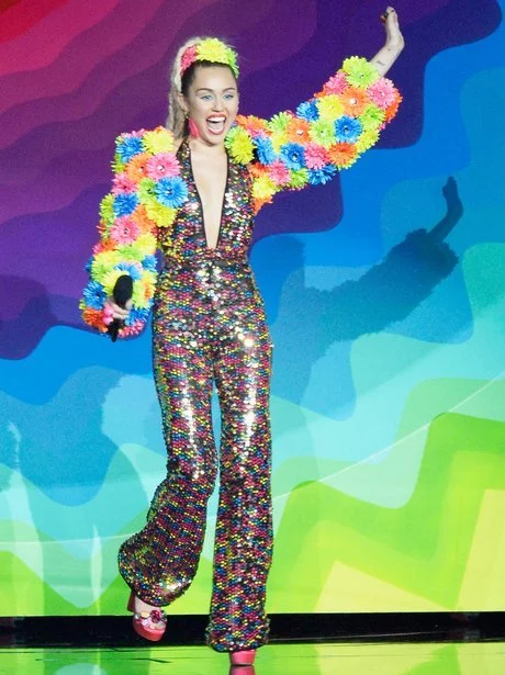 Miley cyrus VMA awards 2023 jurk miley-cyrus-vma-awards-2023-jurk-06_5-12