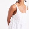 Wit geborduurde jurk